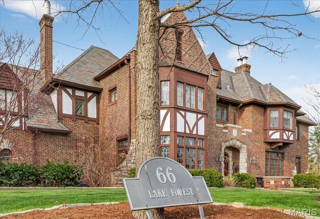 66 Lake Forest Drive, St Louis, MO 63117