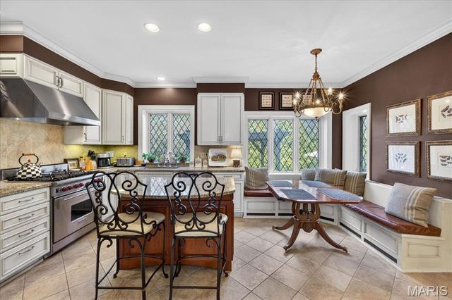 66 Lake Forest Drive, St Louis, MO 63117