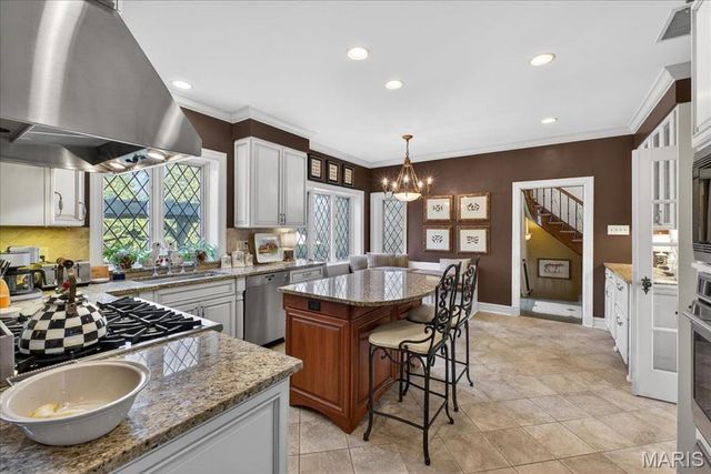 66 Lake Forest Drive, St Louis, MO 63117