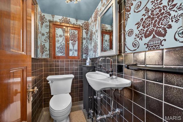 66 Lake Forest Drive, St Louis, MO 63117