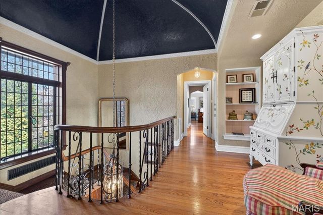 66 Lake Forest Drive, St Louis, MO 63117