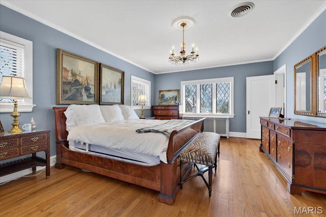 66 Lake Forest Drive, St Louis, MO 63117