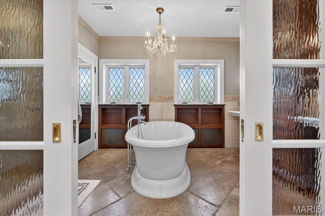 66 Lake Forest Drive, St Louis, MO 63117