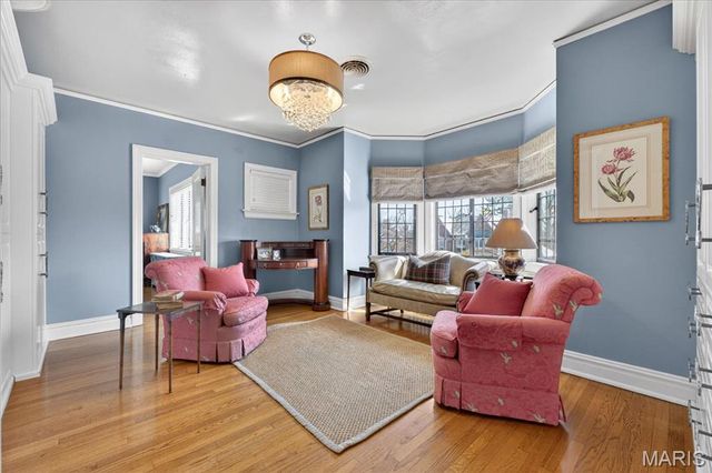 66 Lake Forest Drive, St Louis, MO 63117