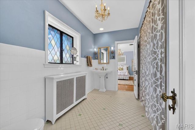 66 Lake Forest Drive, St Louis, MO 63117