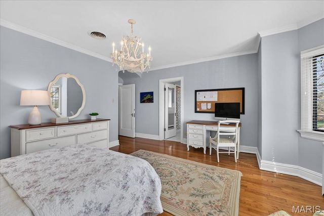 66 Lake Forest Drive, St Louis, MO 63117