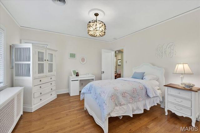 66 Lake Forest Drive, St Louis, MO 63117