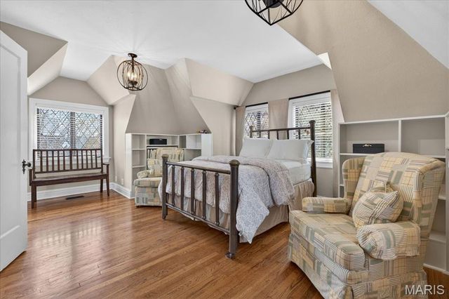 66 Lake Forest Drive, St Louis, MO 63117