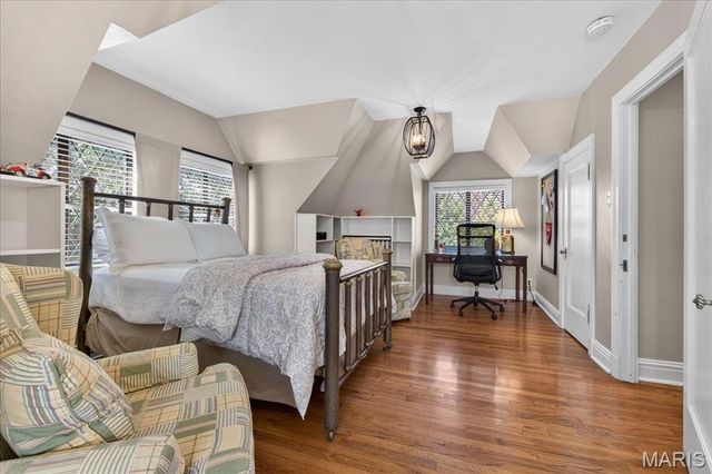 66 Lake Forest Drive, St Louis, MO 63117