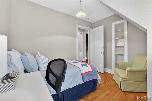 66 Lake Forest Drive, St Louis, MO 63117