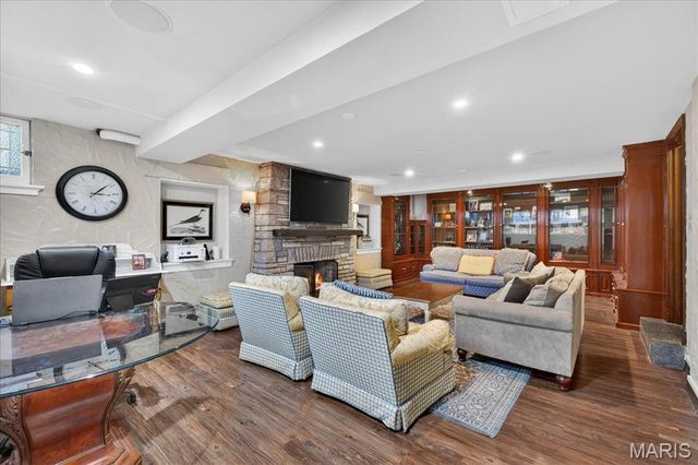 66 Lake Forest Drive, St Louis, MO 63117