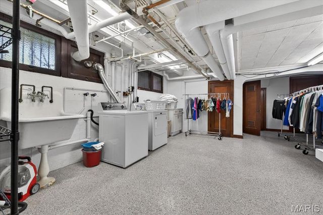 66 Lake Forest Drive, St Louis, MO 63117