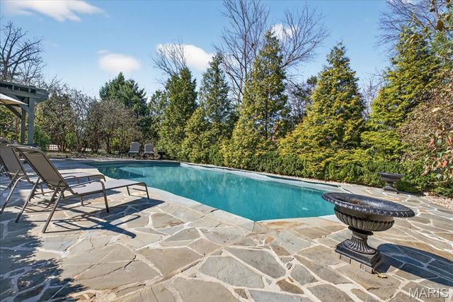 66 Lake Forest Drive, St Louis, MO 63117