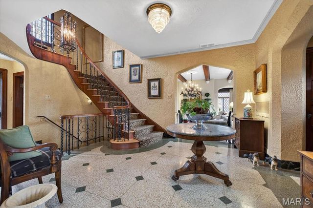 66 Lake Forest Drive, St Louis, MO 63117