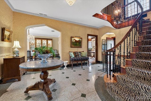 66 Lake Forest Drive, St Louis, MO 63117