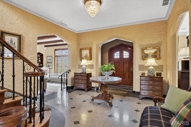 66 Lake Forest Drive, St Louis, MO 63117