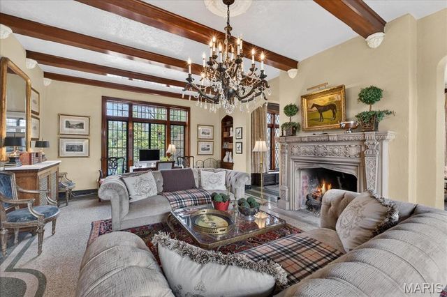 66 Lake Forest Drive, St Louis, MO 63117