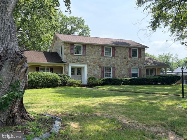 8 COLONIAL DR, Clarksboro, NJ 08020