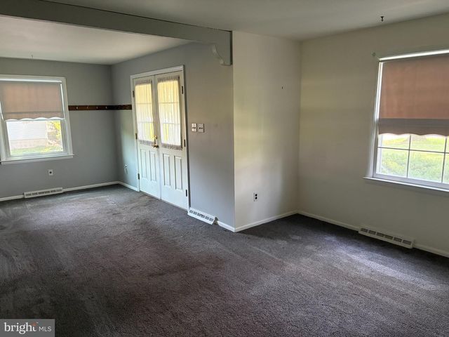 8 COLONIAL DR, Clarksboro, NJ 08020