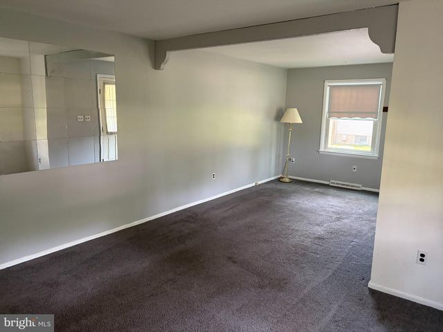 8 COLONIAL DR, Clarksboro, NJ 08020