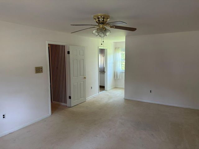 8 COLONIAL DR, Clarksboro, NJ 08020