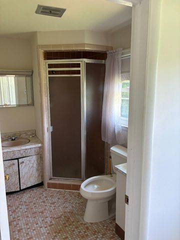 8 COLONIAL DR, Clarksboro, NJ 08020