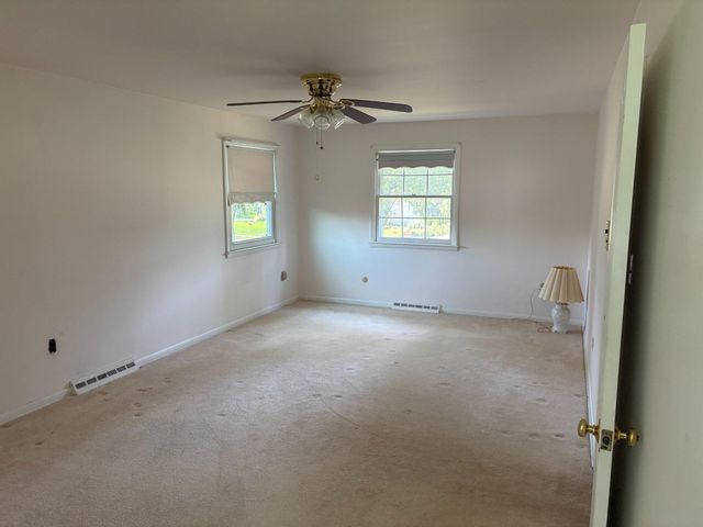 8 COLONIAL DR, Clarksboro, NJ 08020