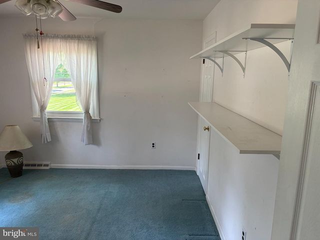 8 COLONIAL DR, Clarksboro, NJ 08020