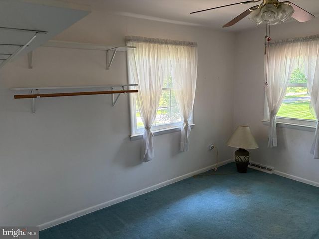 8 COLONIAL DR, Clarksboro, NJ 08020