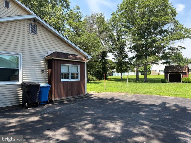 8 COLONIAL DR, Clarksboro, NJ 08020