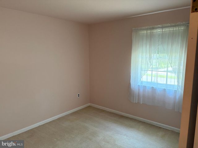 8 COLONIAL DR, Clarksboro, NJ 08020