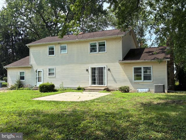 8 COLONIAL DR, Clarksboro, NJ 08020
