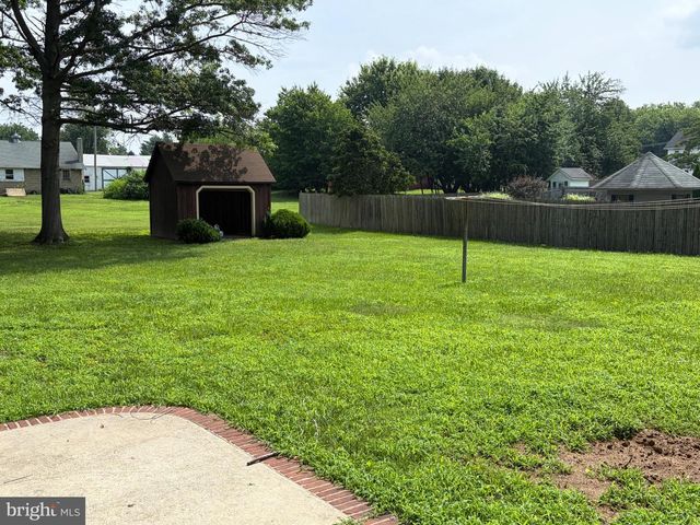 8 COLONIAL DR, Clarksboro, NJ 08020
