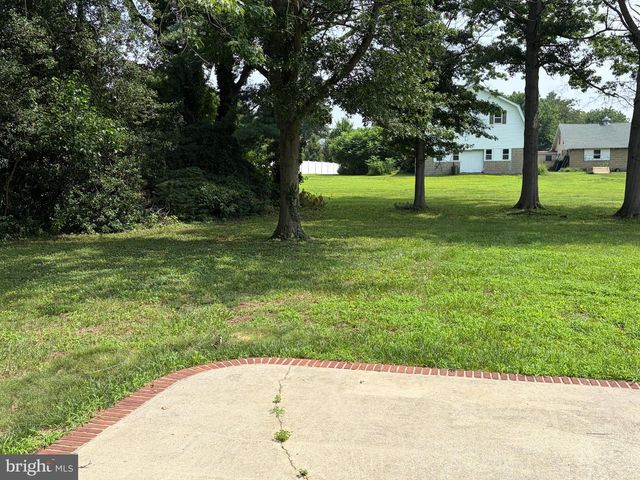 8 COLONIAL DR, Clarksboro, NJ 08020