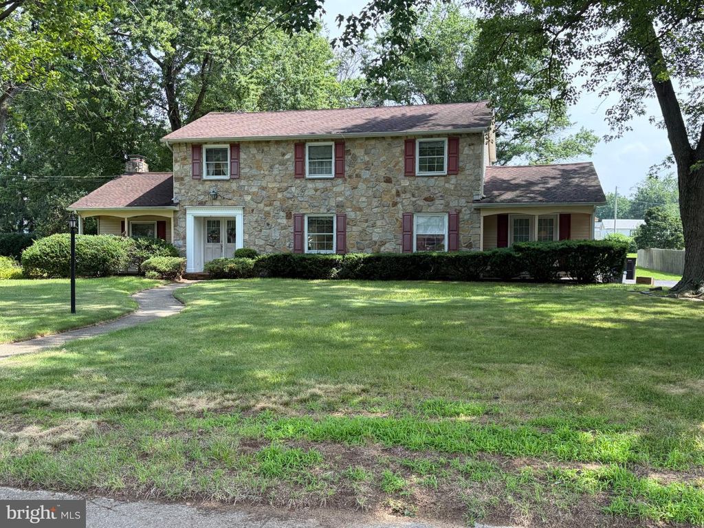 8 COLONIAL DR, Clarksboro, NJ 08020
