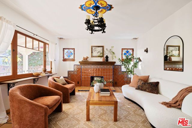 295 Marguerita Lane, Pasadena, CA 91106