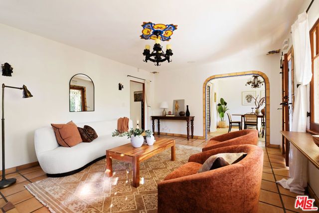 295 Marguerita Lane, Pasadena, CA 91106