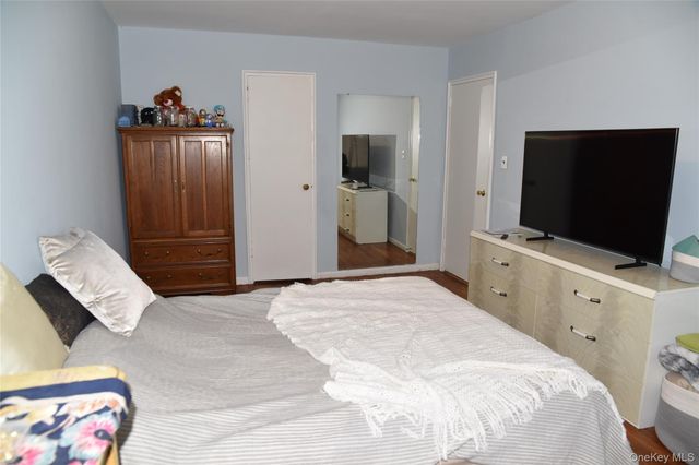 806 Waring Avenue, Bronx, NY 10467