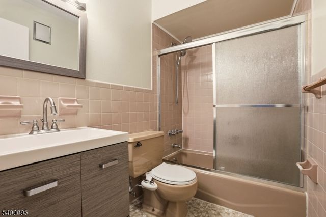 310 70Th St 1D, Guttenberg Town, NJ 07093