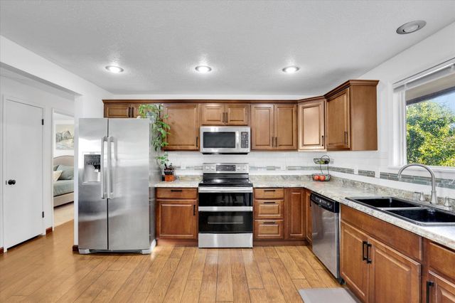 6817 N Standard St, Spokane, WA 99208