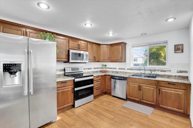 6817 N Standard St, Spokane, WA 99208