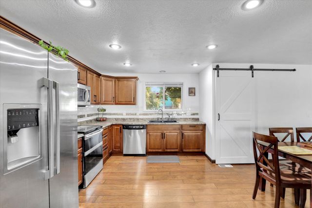 6817 N Standard St, Spokane, WA 99208