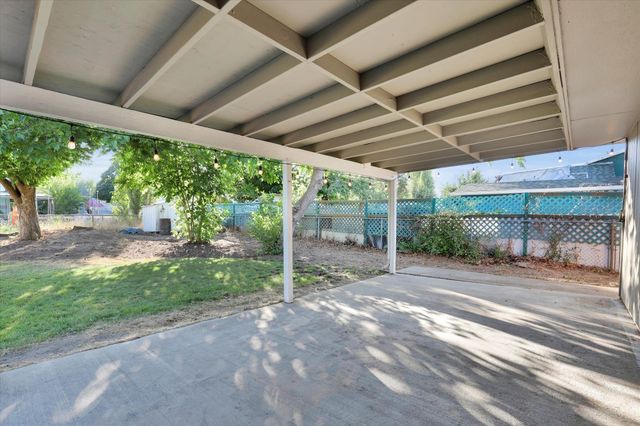 6817 N Standard St, Spokane, WA 99208