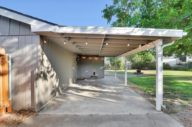 6817 N Standard St, Spokane, WA 99208