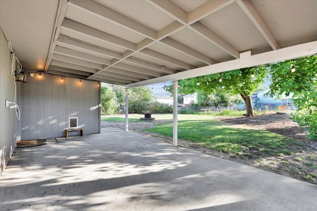 6817 N Standard St, Spokane, WA 99208