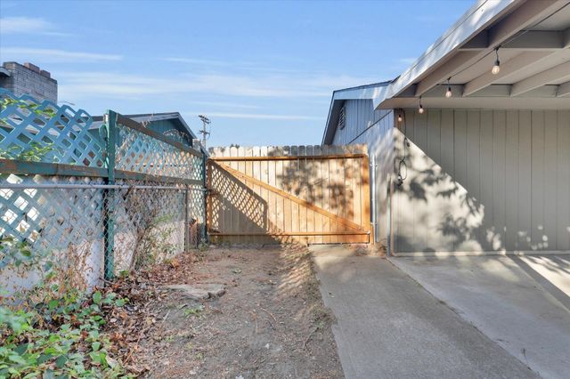 6817 N Standard St, Spokane, WA 99208