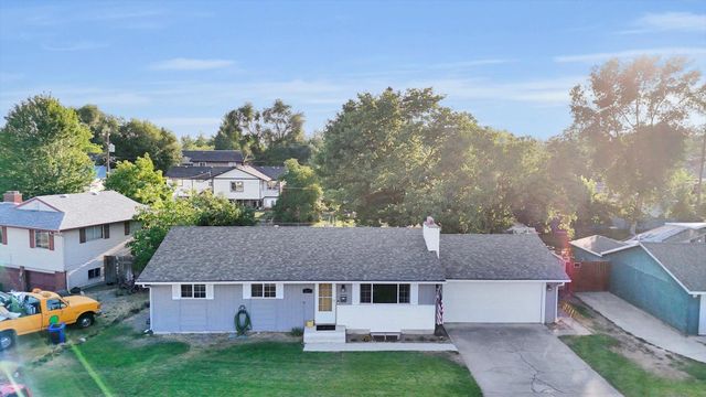 6817 N Standard St, Spokane, WA 99208