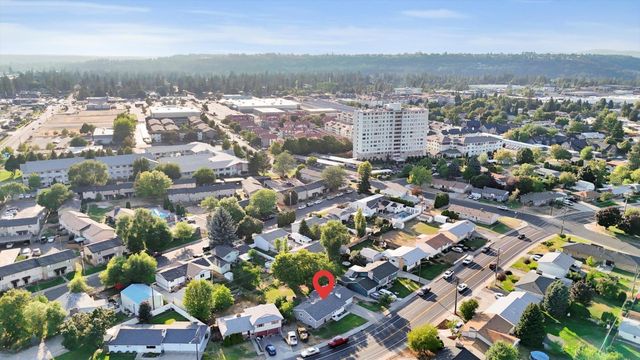 6817 N Standard St, Spokane, WA 99208