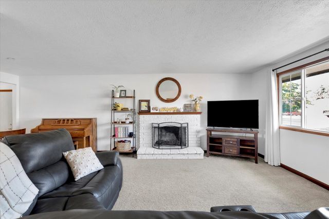 6817 N Standard St, Spokane, WA 99208