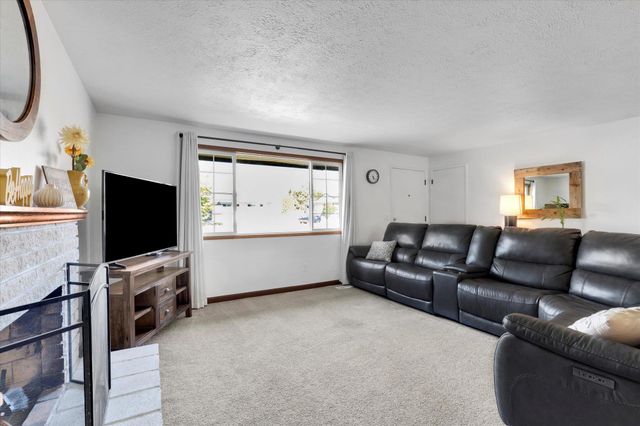 6817 N Standard St, Spokane, WA 99208